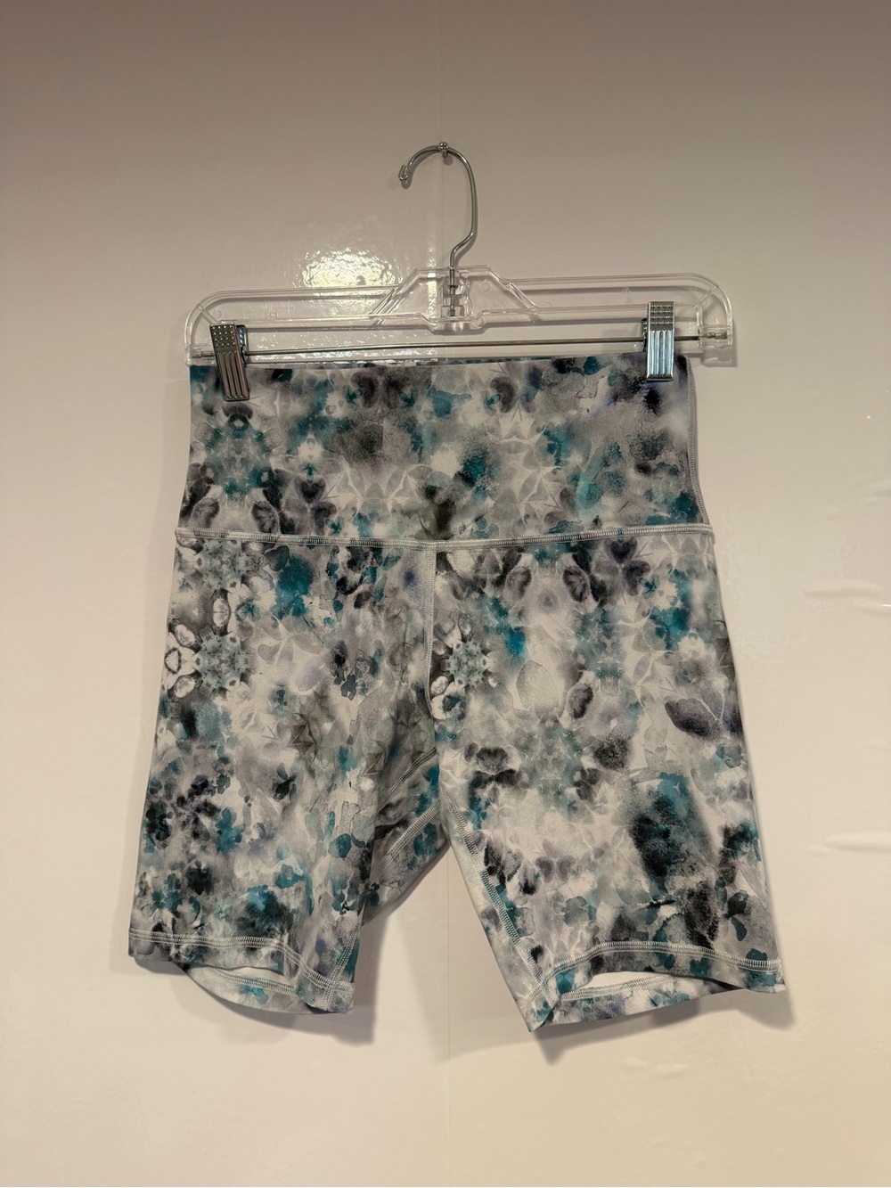 Lululemon align kaleidoscope floral blue and grey biker shorts